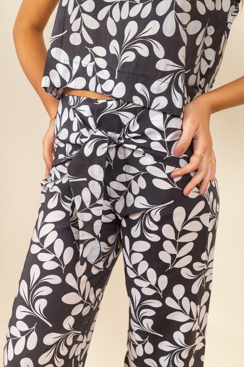 Palazzo Maribel B&W Leaves
