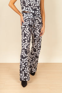 Palazzo Maribel B&W Leaves